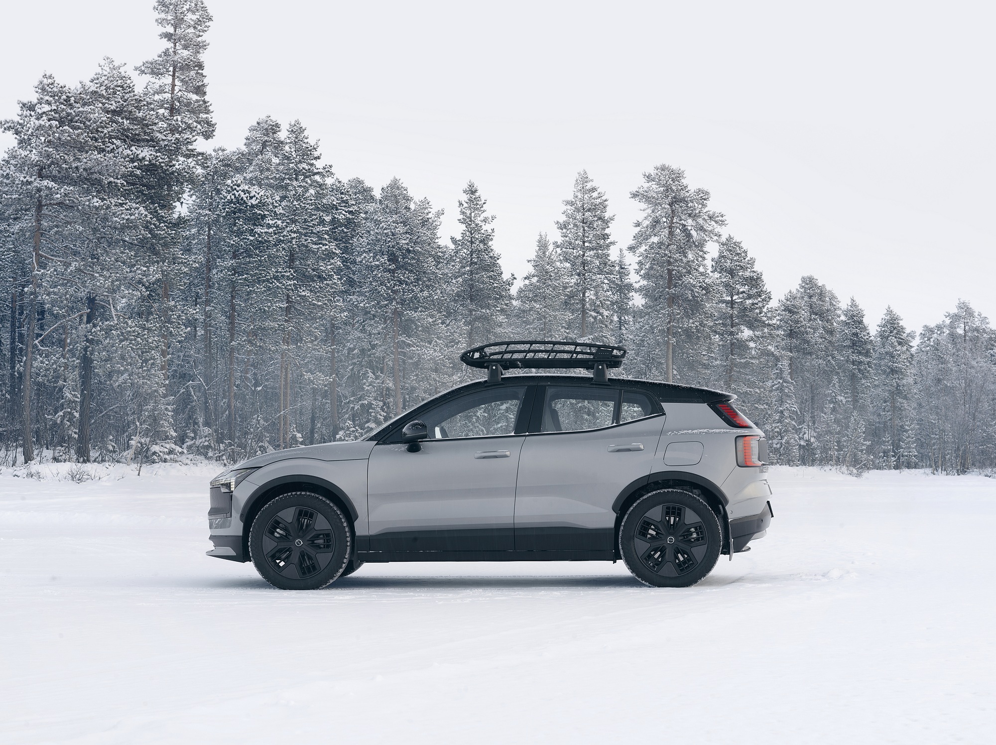 Новий електричний кросовер Volvo EX30 Cross Country виходить на український ринок: потужність, прохідність і стиль (фото)