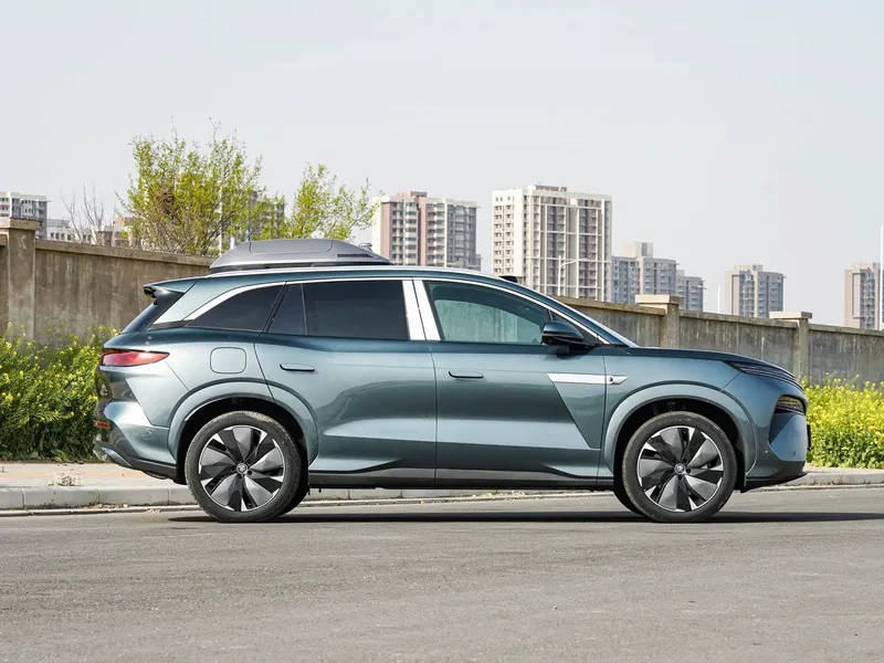 BYD Tang L 2024: новий флагманський електрокросовер на 1100 к.с. — зарядка на 400 км за 5 хвилин