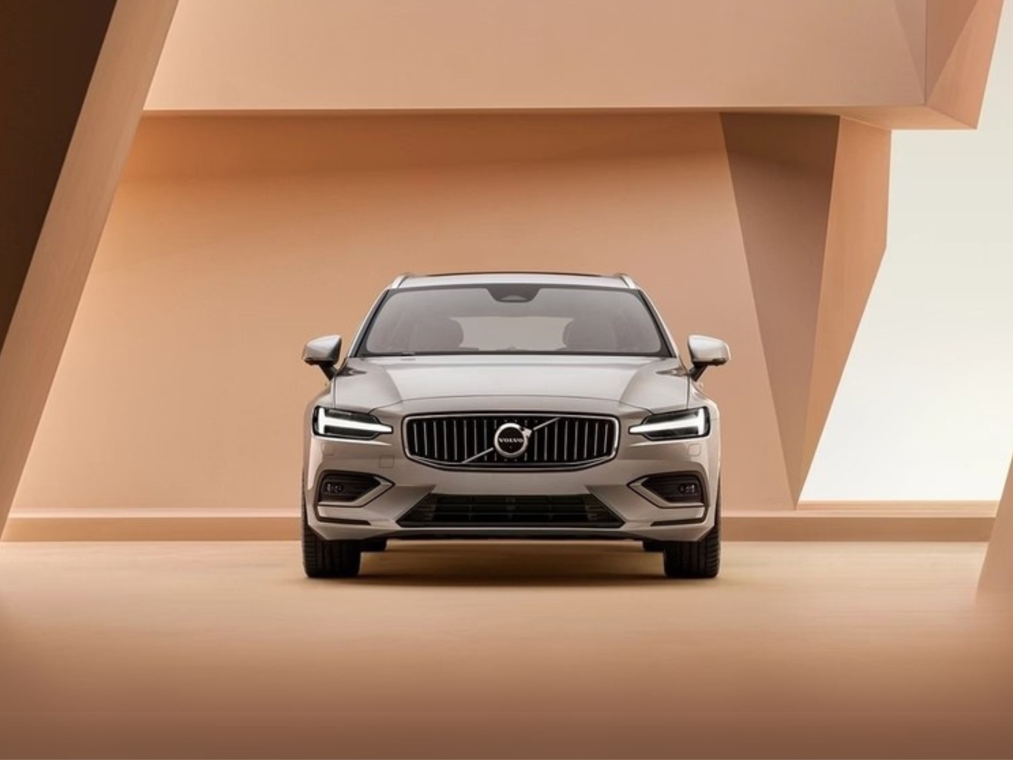 Volvo V60 2025: оновлений універсал із преміальними покращеннями