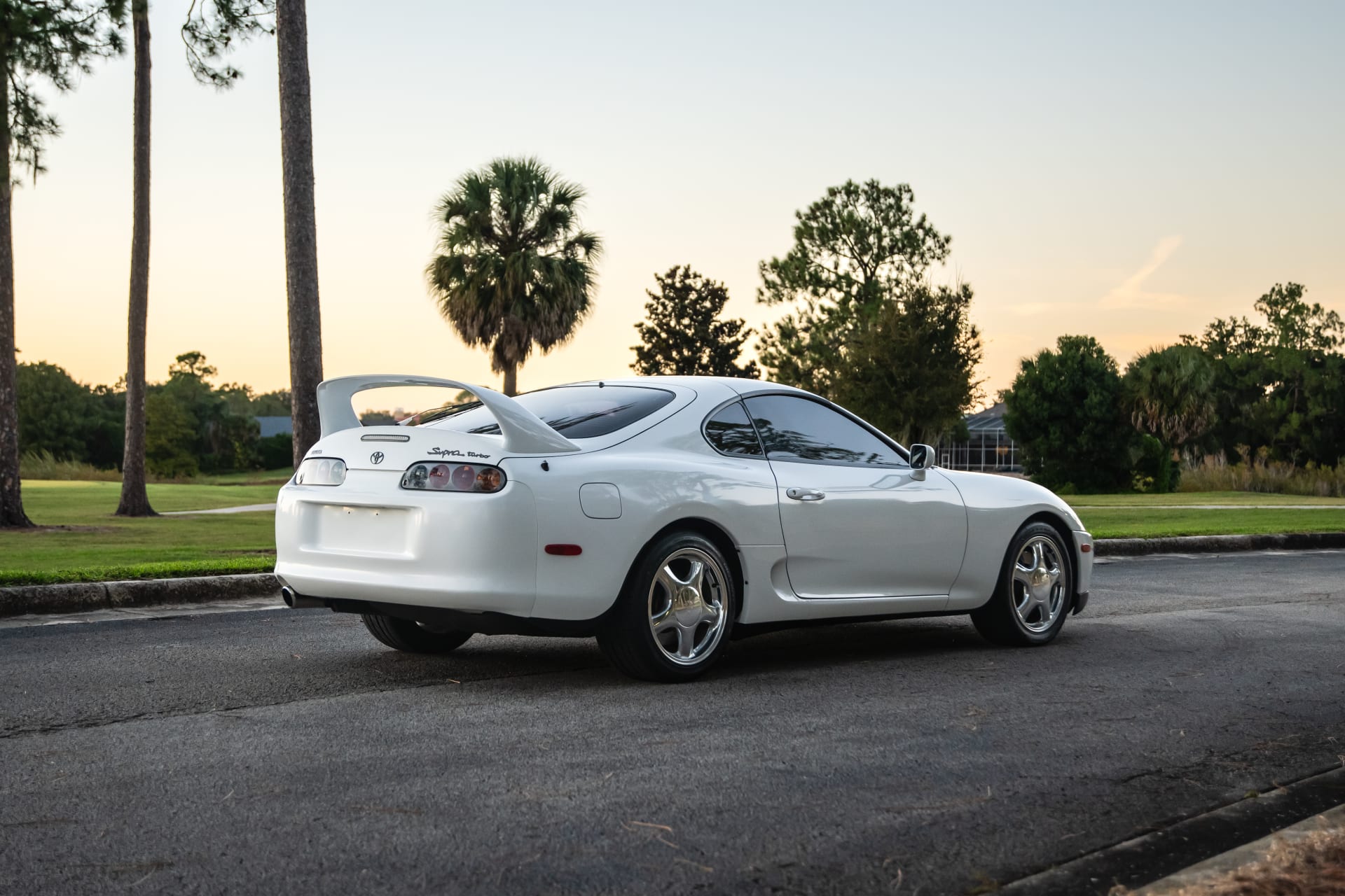 Toyota Supra A80 за ціною Lamborghini: за що віддали рекордні $242 000 на аукціоні?