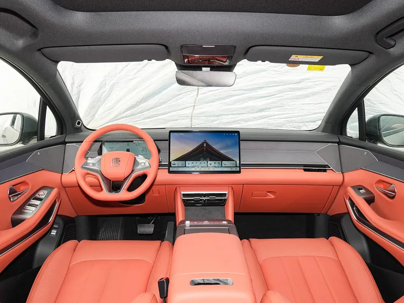 BYD Tang L 2024: новий флагманський електрокросовер на 1100 к.с. — зарядка на 400 км за 5 хвилин