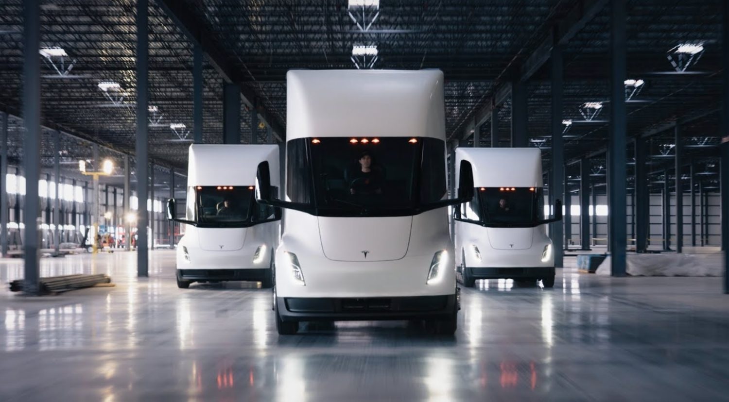 Tesla запускає масове виробництво електровантажівки Semi: характеристики, ціна та запас ходу