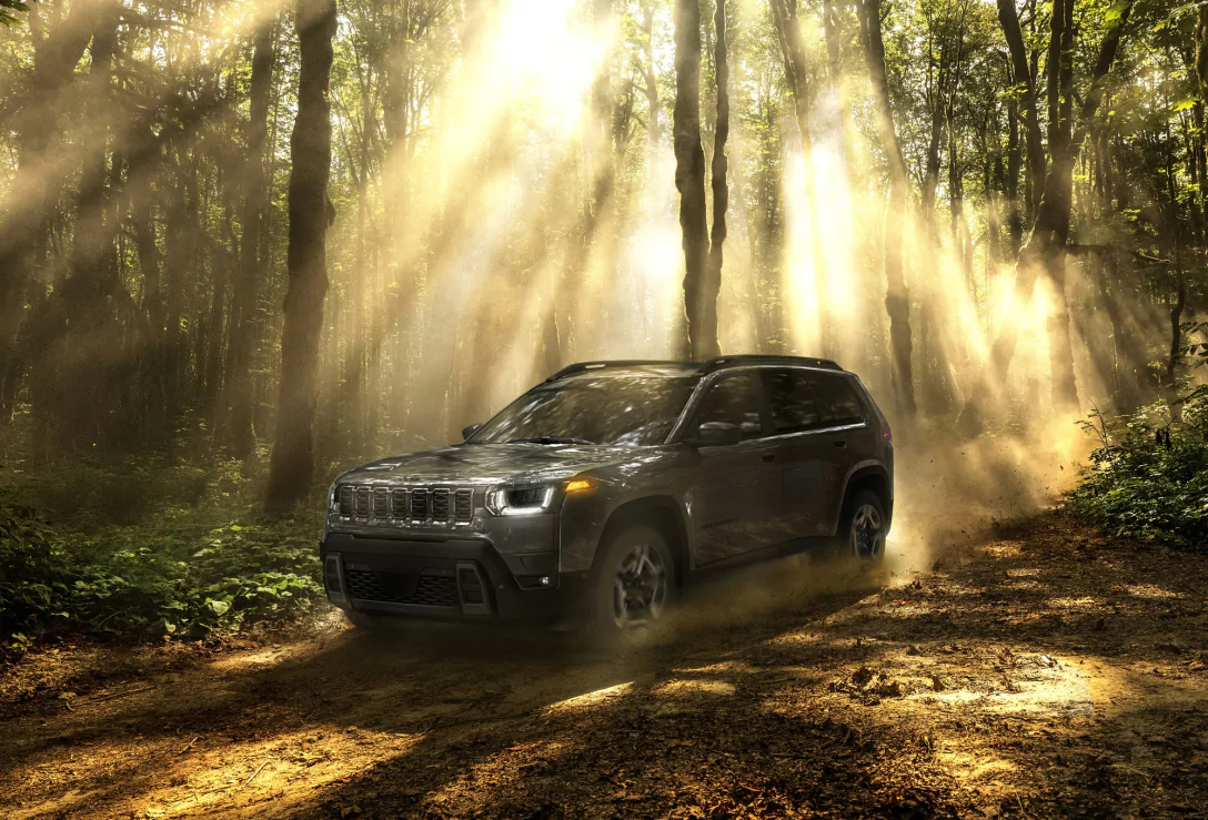 Повернення легенди: Jeep Cherokee 2026 показали до офіційної прем’єри — фото та подробиці