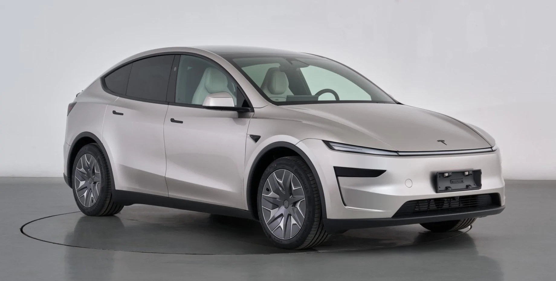 Новий Tesla Model Y L 2025: подовжений електрокросовер із трьома рядами сидінь і потужністю 456 к.с.