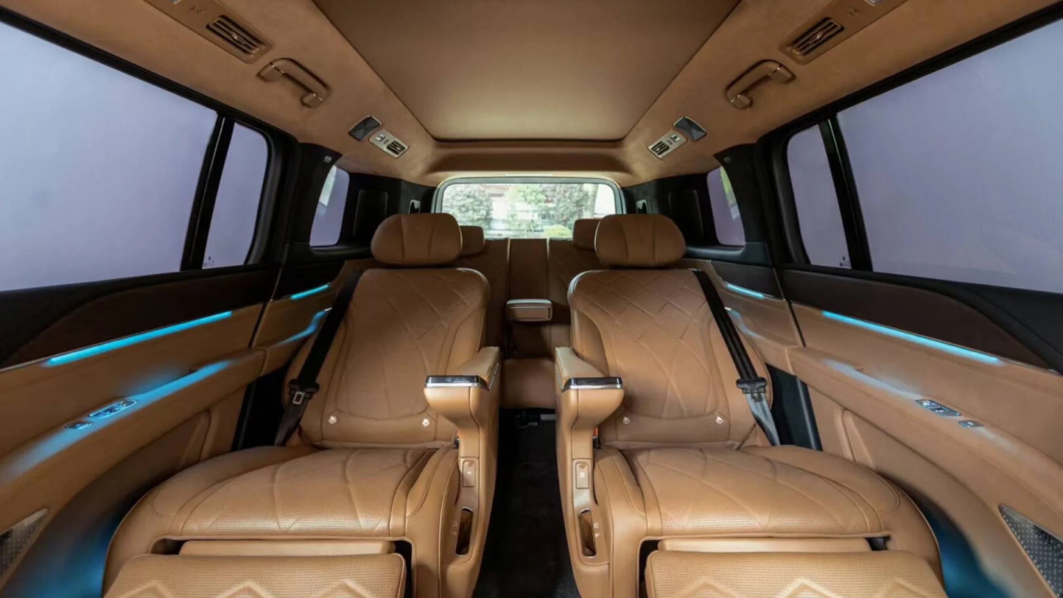 Електричний суперник Rolls-Royce Cullinan: у Китаї стартували продажі розкішного BYD Yangwang U8L (фото)