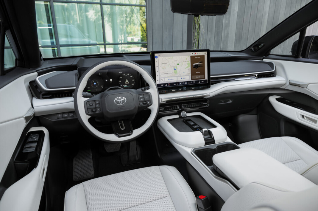Toyota представила електричний Highlander 2027: запас ходу до 515 км і три ряди сидінь