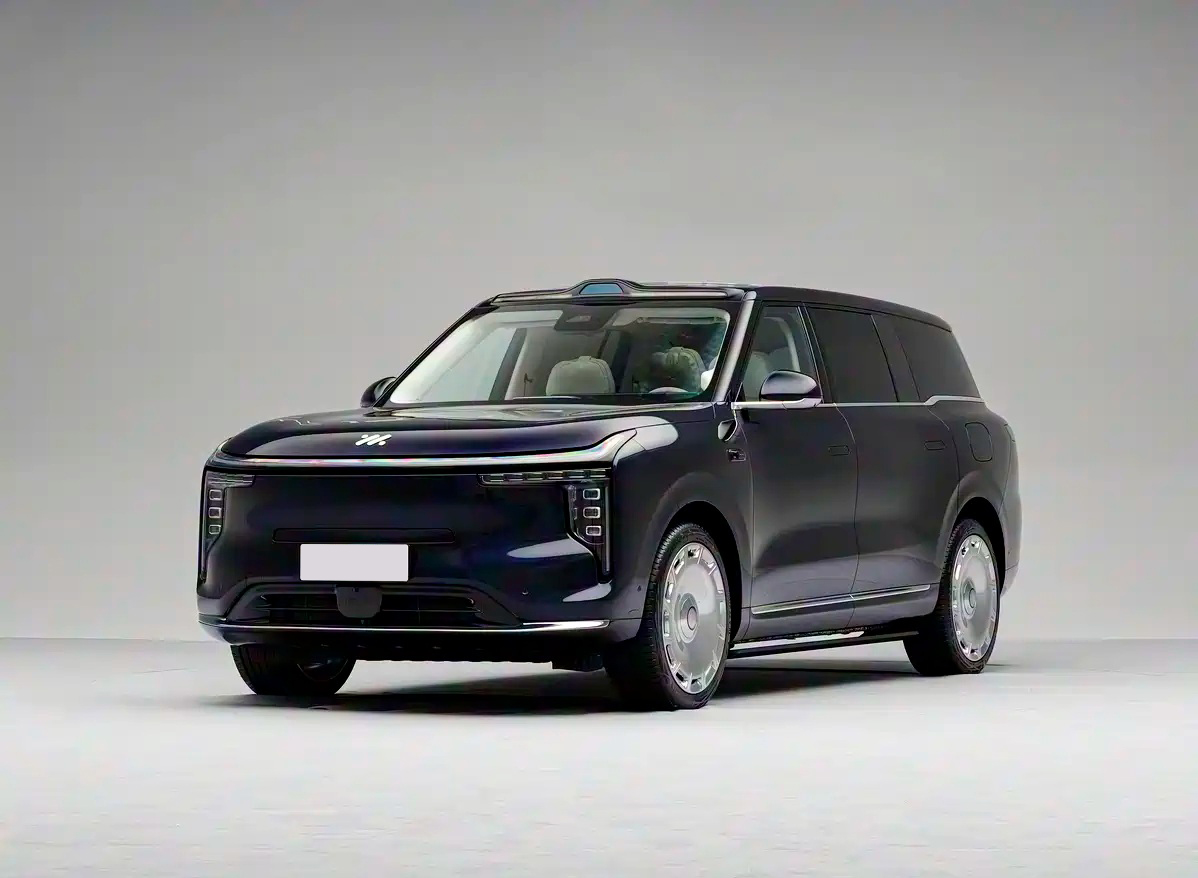 У Китаї представили преміальний електрифікований кросовер IM LS9 із вбудованим душем у багажнику (фото)