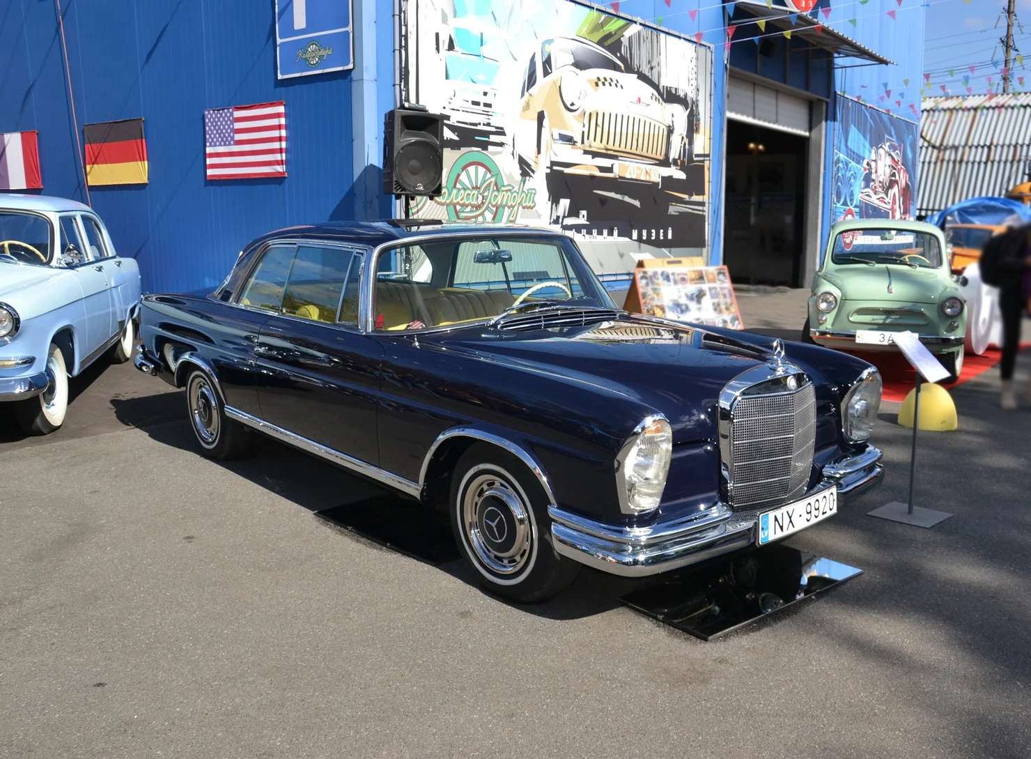 Спорткар ЗАЗ і рідкісні Mercedes: найкращі ретро-авто на фестивалі Old Car Land 2025 у Києві