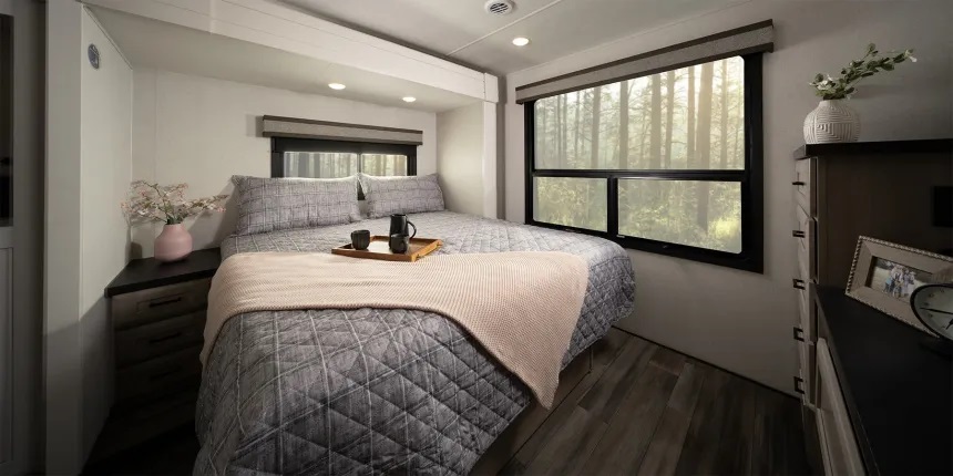 Квартира на колесах: як виглядає розкішний 12-метровий автодім Highland Ridge RV