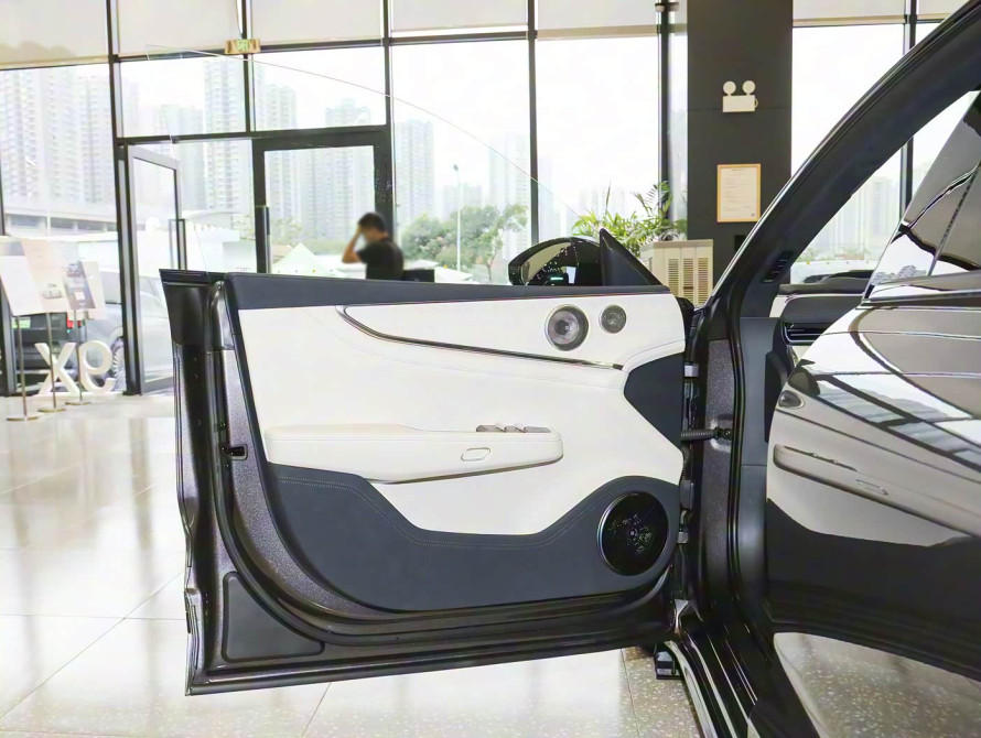 Zeekr 001 2026 Ultra 103 kWh AWD Zeekr 001 2026 Ultra 103 kWh AWD